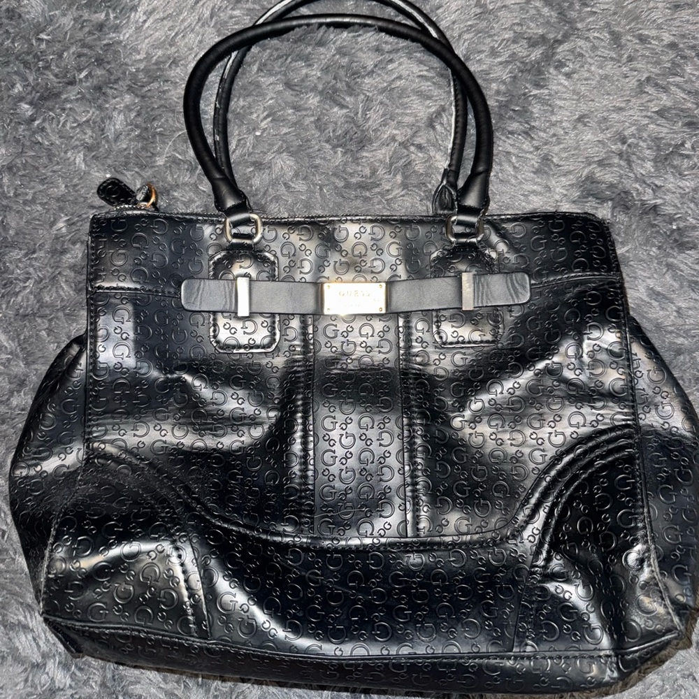 Guess Black Leather Tote Bag with Structured Design